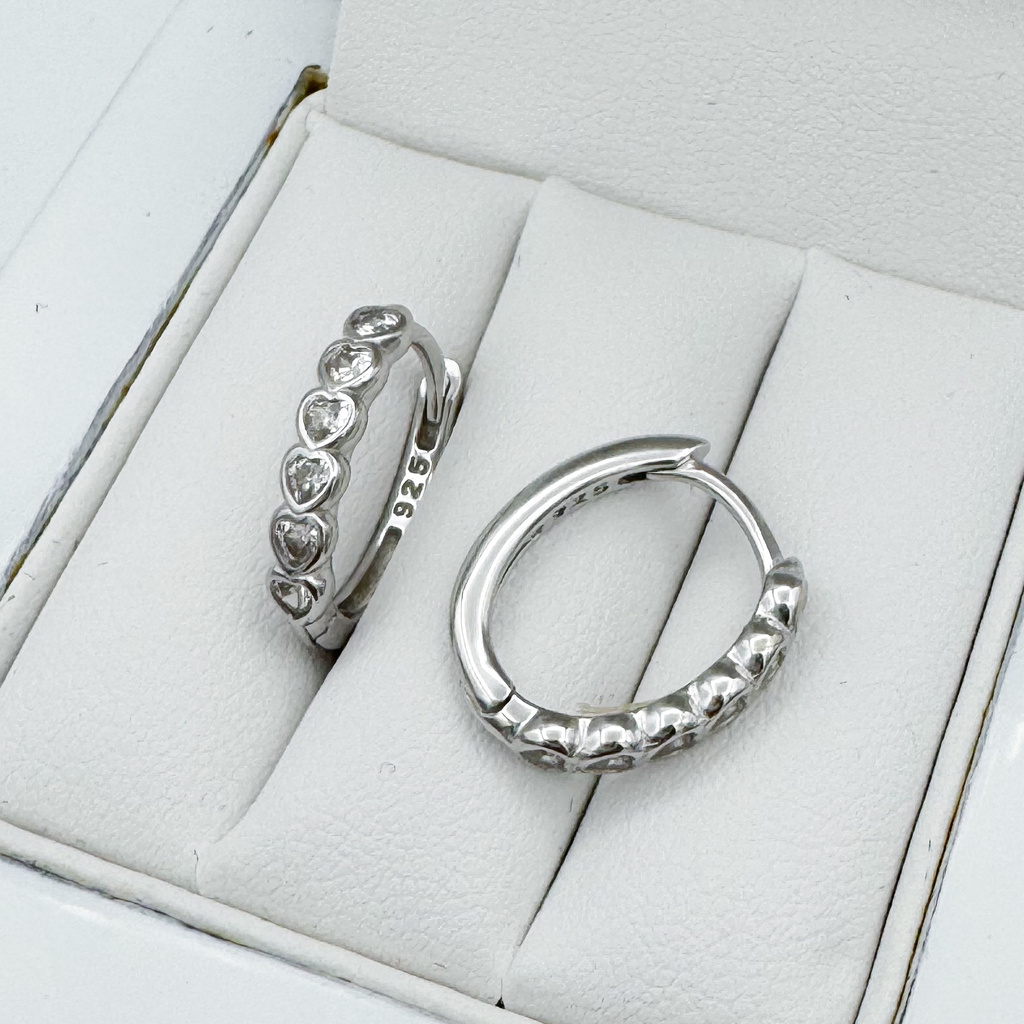 Stříbrné náušnice oválky se SRDÍČKY